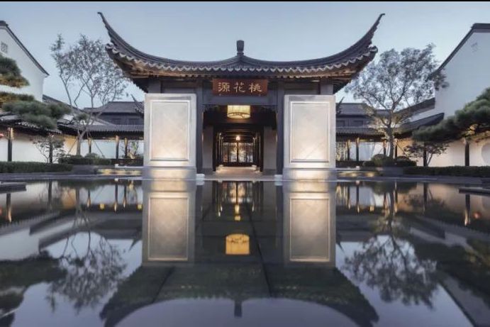 融創(chuàng  )的加減法
